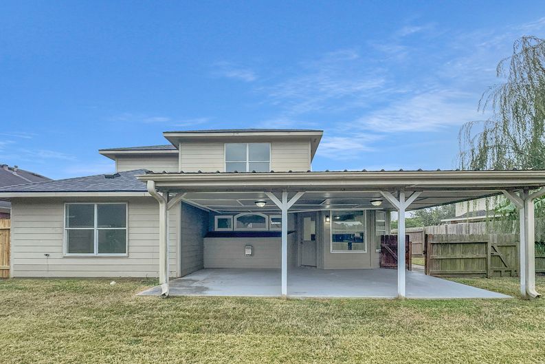 Photo 5 of 23 of 10623 Redwood Dr, Baytown, TX