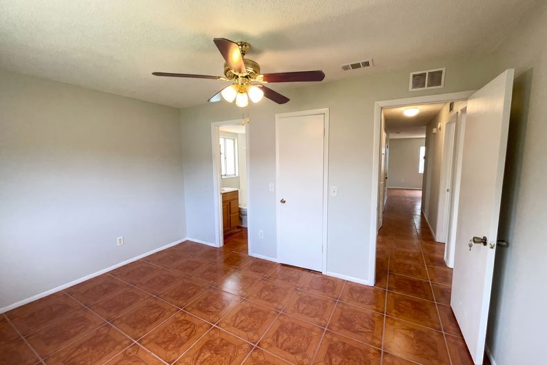Photo 15 of 27 of 4805 Beacon St, Orlando, FL