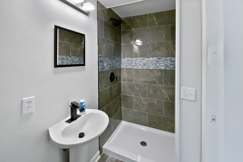 Photo 12 of 17 of 6086 Cougar Ln, Charlotte, NC