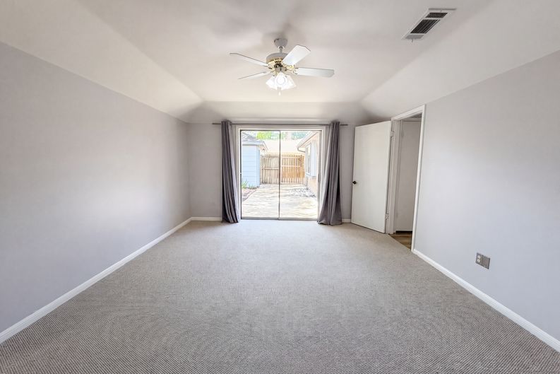 Photo 4 of 20 of 10327 Sweetwood Dr, Houston, TX