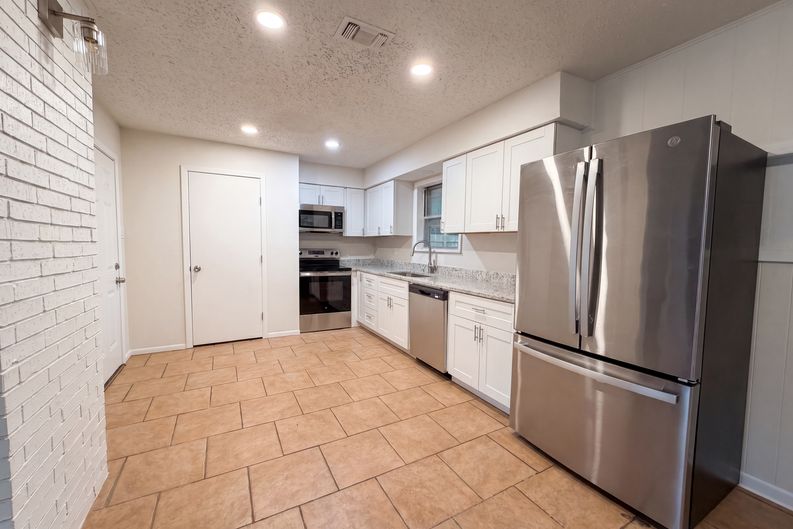 Photo 6 of 18 of 437 Denison Dr, Pottsboro, TX