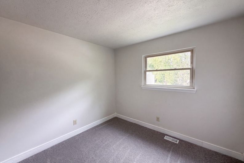 Photo 14 of 20 of 7533 Ardwell Dr, Indianapolis, IN