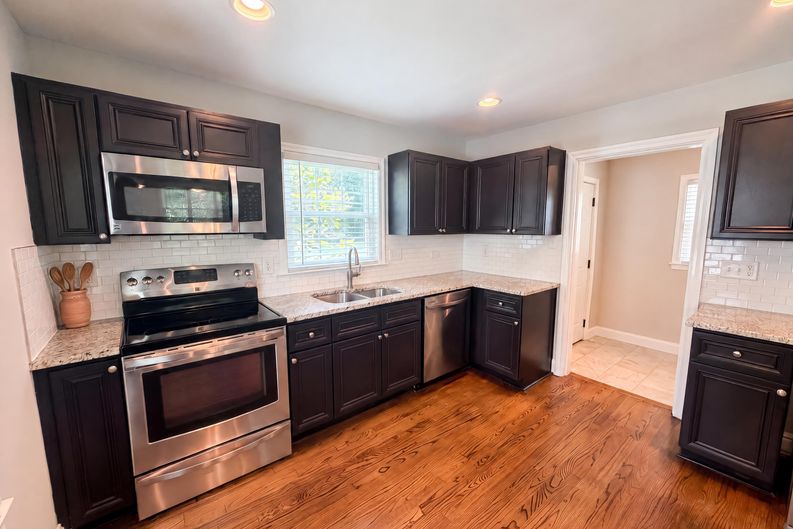 Photo 6 of 17 of 1712 N Roxboro St, Durham, NC