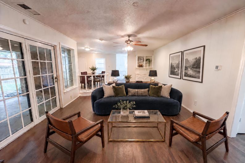 Photo 10 of 24 of 821 Glen Oaks Blvd, Dallas, TX