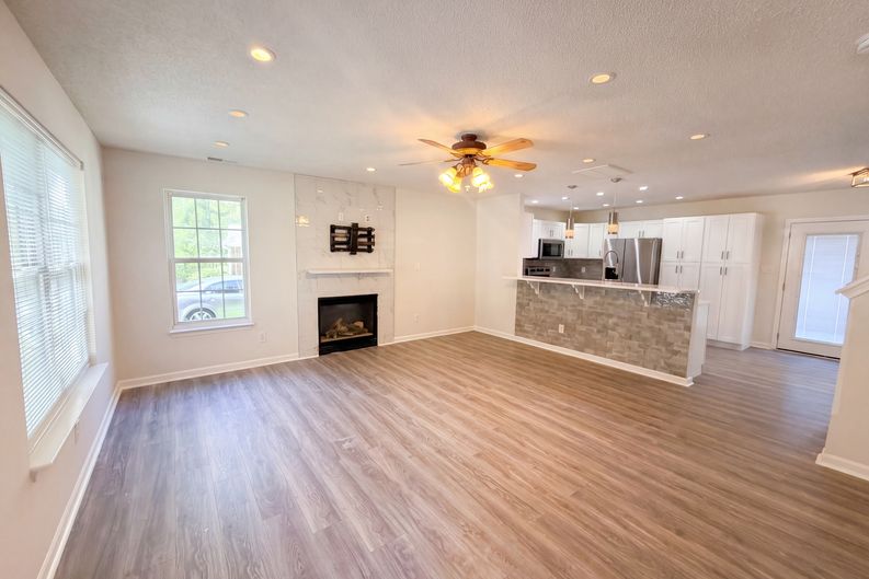 Photo 3 of 18 of 6032 Briggs Dr, Charlotte, NC
