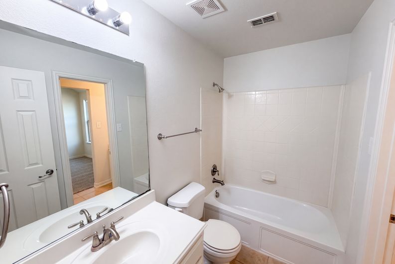 Photo 11 of 30 of 1617 Fallingwater Trl, Haslet, TX