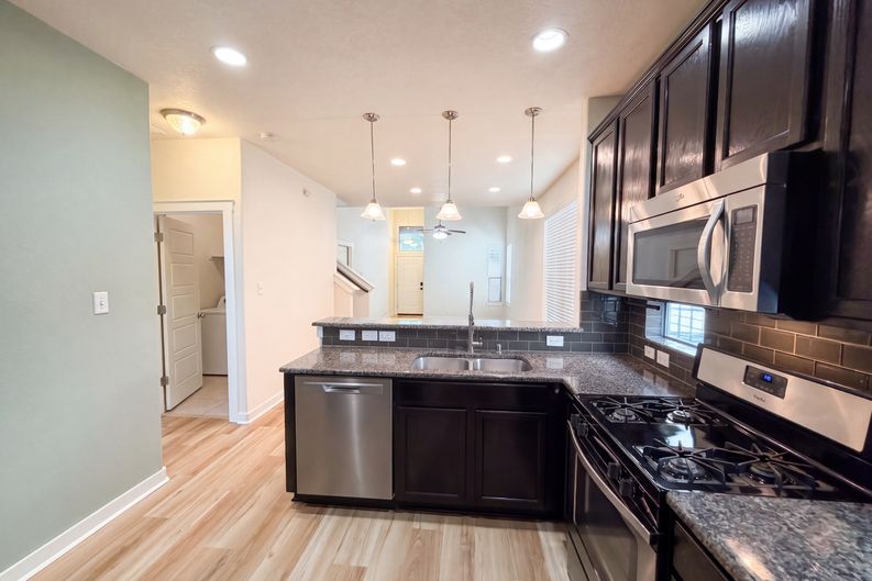 Photo 7 of 27 of 2101 Rivers Edge Way, Austin, TX