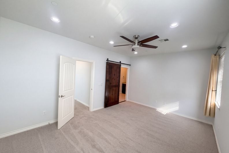 Photo 4 of 29 of 549 S Fretz Ave, Edmond, OK