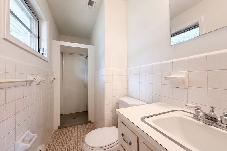 Photo 11 of 21 of 1580 W Cloaninger Ave, Statesville, NC