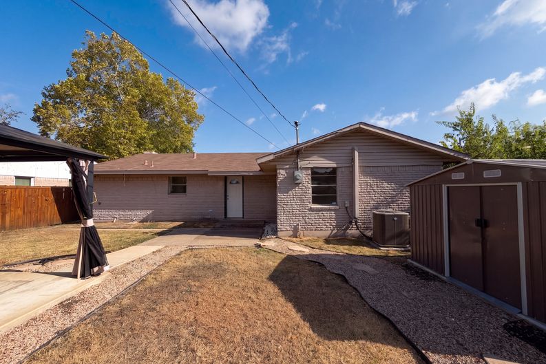 Photo 4 of 23 of 8540 Foxwood Ln, Dallas, TX