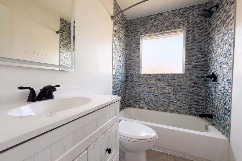 Photo 12 of 20 of 946 N Logan St, Gaffney, SC