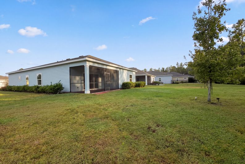 Photo 16 of 17 of 75404 Hideaway Ct, Yulee, FL