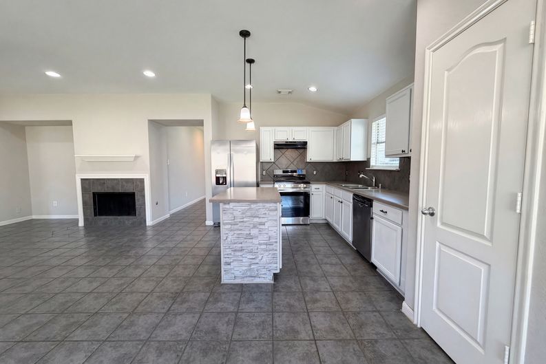 Photo 14 of 19 of 19822 Rippling Brook Ln, Tomball, TX