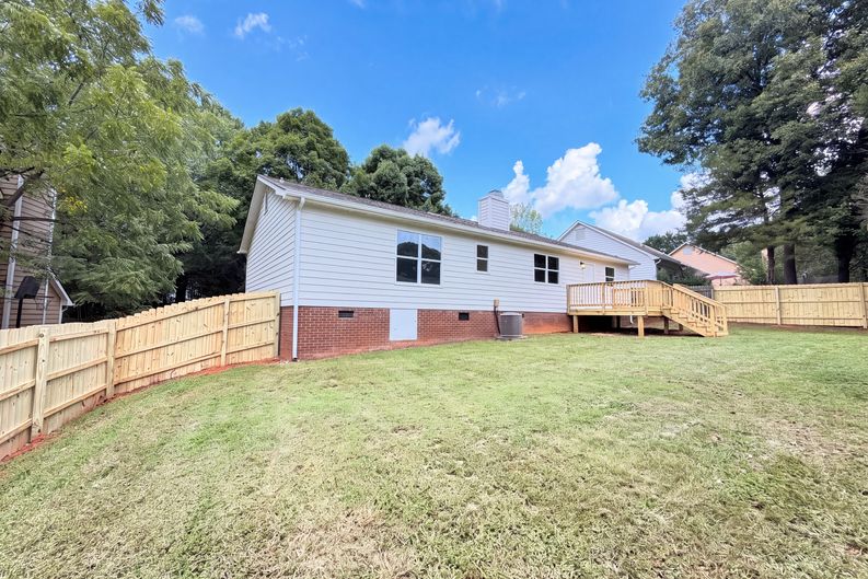 Photo 16 of 18 of 8822 Hunter Green Ln, Charlotte, NC