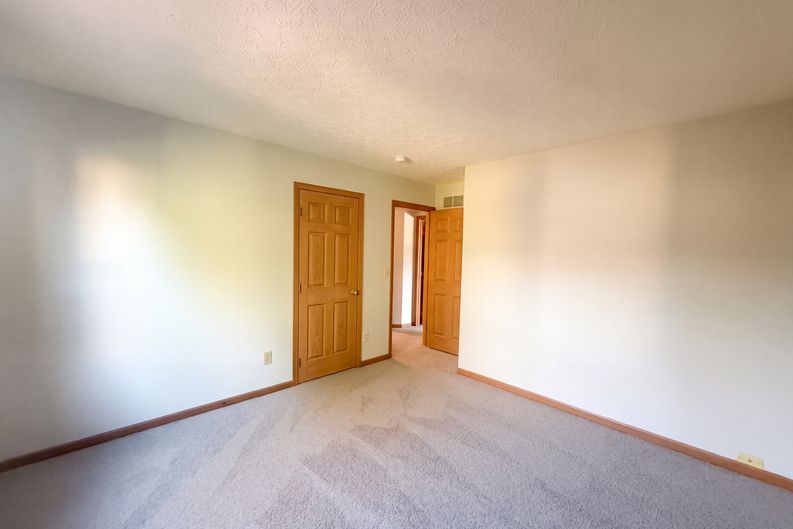 Photo 16 of 40 of 232 Brownstone Ct, Westerville, OH