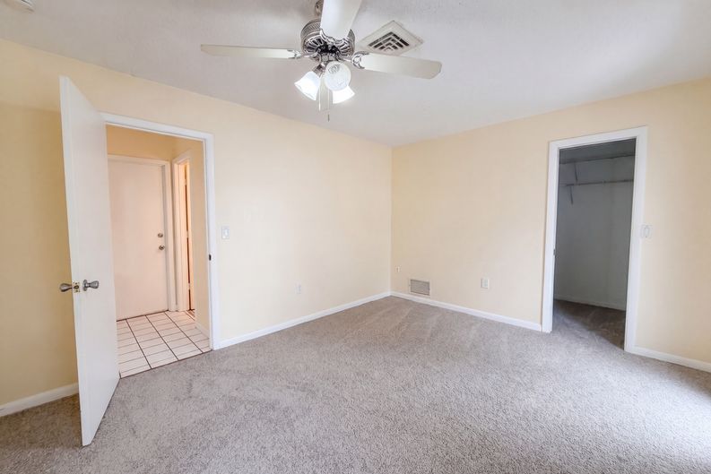 Photo 17 of 40 of 1301 Lucaya Ave, Venice, FL