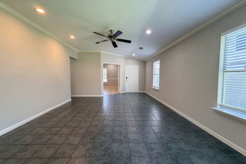 Photo 12 of 19 of 19822 Rippling Brook Ln, Tomball, TX