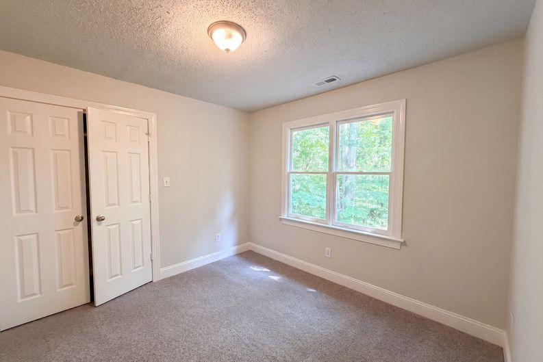 Photo 8 of 18 of 624 Van Thomas Dr, Raleigh, NC