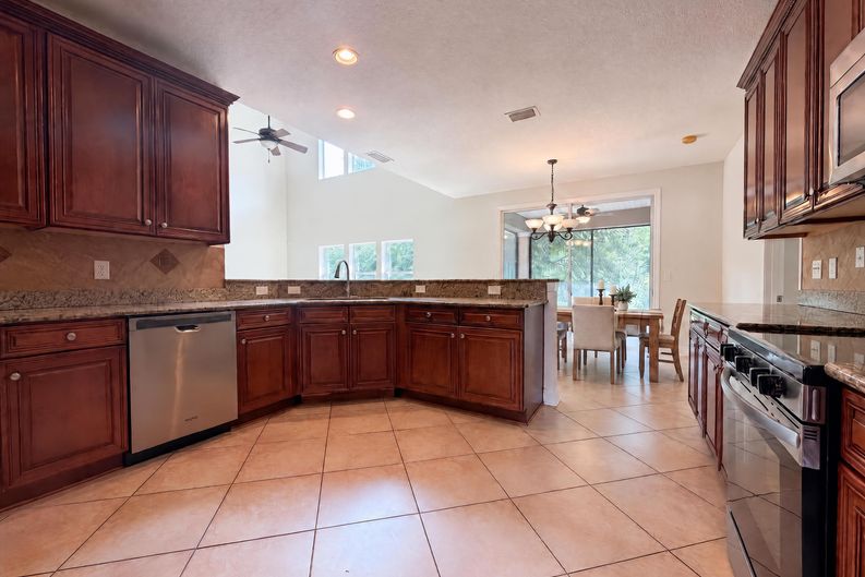 Photo 11 of 32 of 8331 Golden Bamboo Dr, Jacksonville, FL