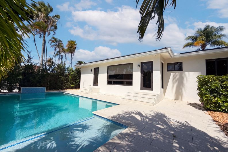 Photo 5 of 17 of 1717 NE 20th Ave, Fort Lauderdale, FL