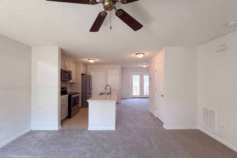 Photo 6 of 22 of 889 Salem Pointe Ln, Winston Salem, NC