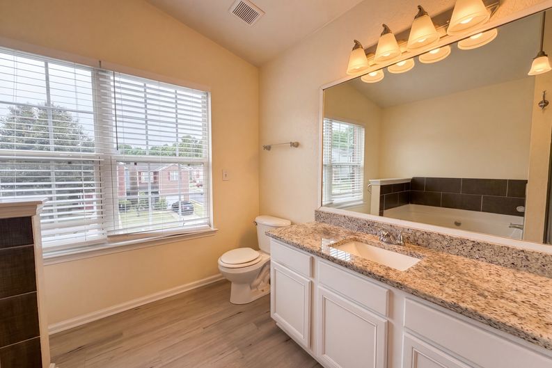 Photo 12 of 18 of 5080 Windsor Forrest Ln, Atlanta, GA