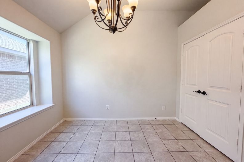 Photo 8 of 21 of 11920 Hassop Ln, Burleson, TX