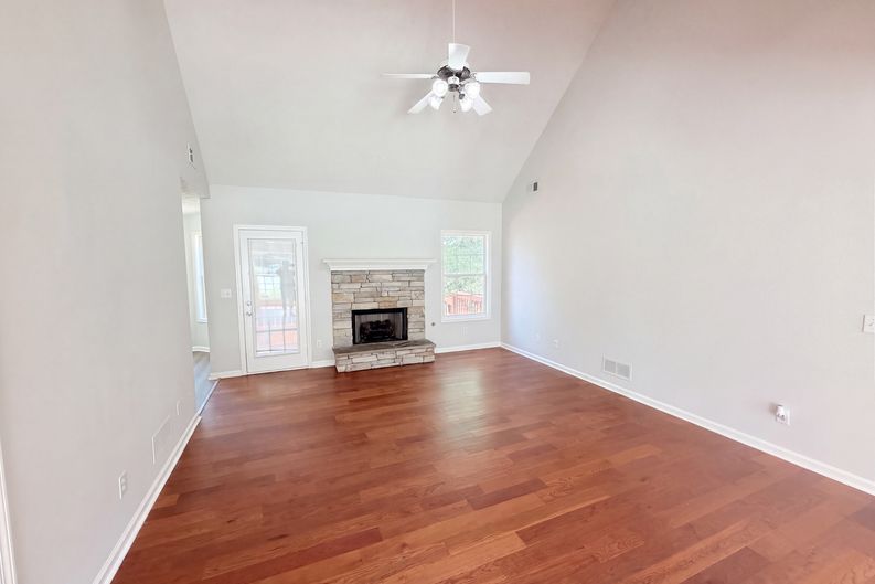 Photo 10 of 35 of 1396 Bramlett Forest Ct, Lawrenceville, GA