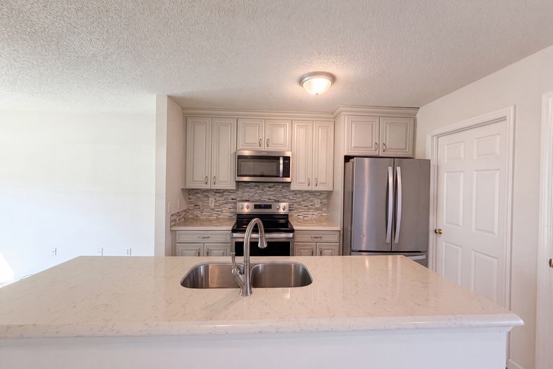 Photo 7 of 22 of 889 Salem Pointe Ln, Winston Salem, NC