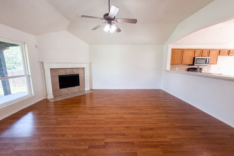 Photo 3 of 21 of 324 Cascade Dr, Red Oak, TX