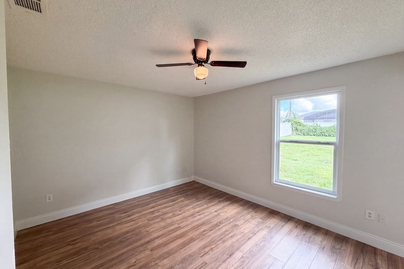 Photo 13 of 20 of 1336 Nadine Dr, Deltona, FL