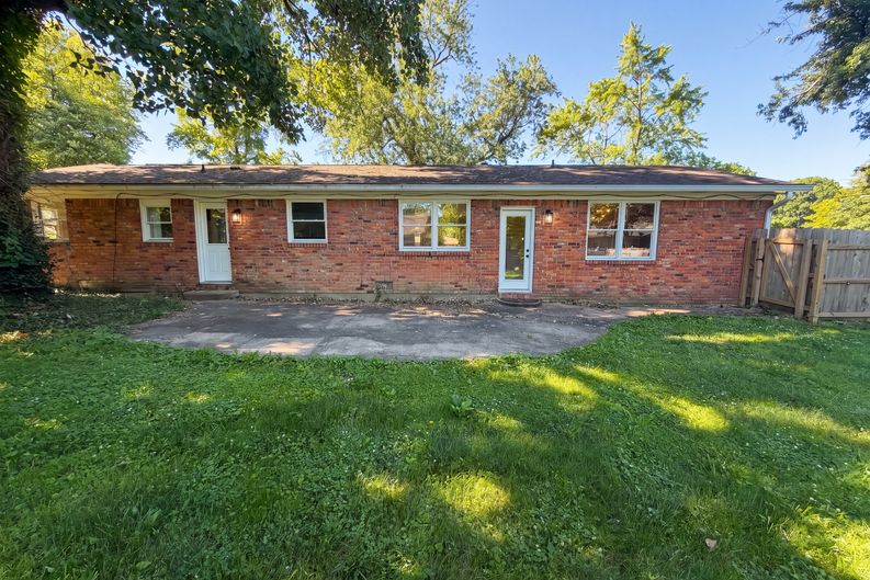 Photo 5 of 17 of 5110 Winston Dr, Indianapolis, IN