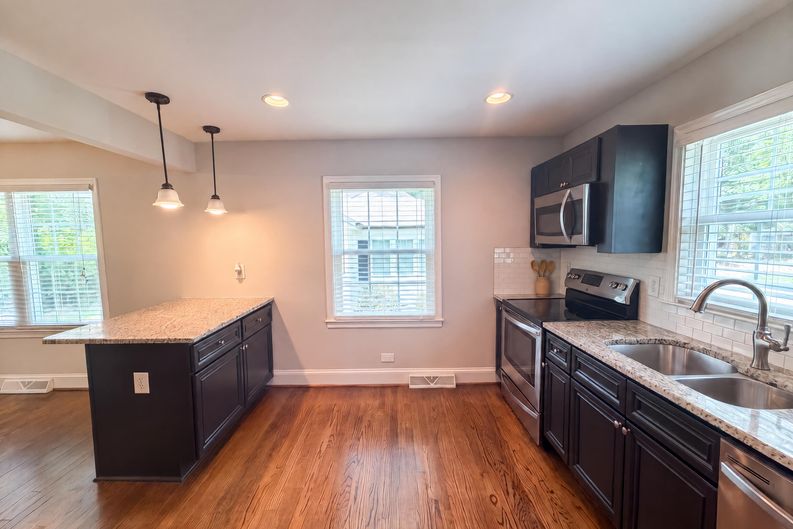 Photo 5 of 17 of 1712 N Roxboro St, Durham, NC