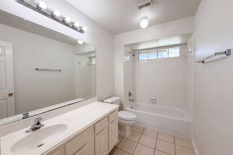 Photo 22 of 30 of 2854 Everett Dr, Friendswood, TX