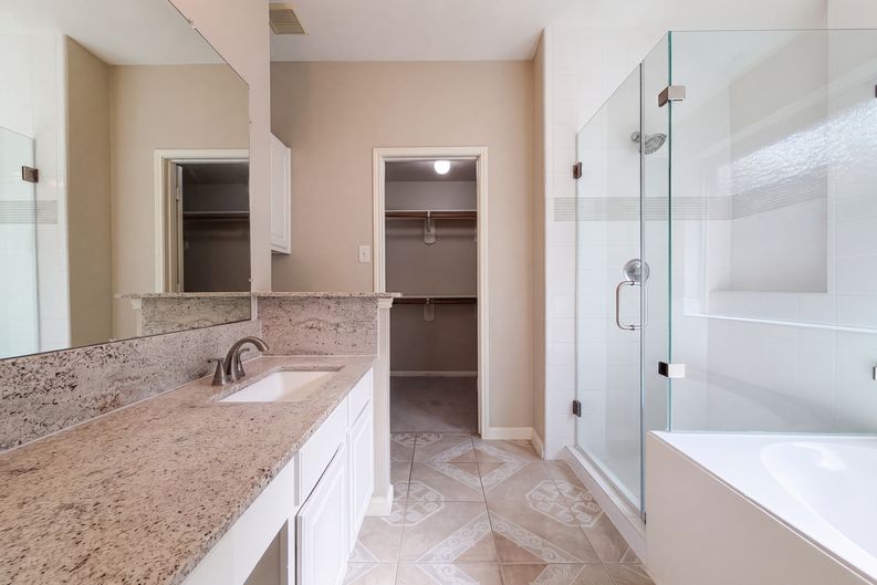 Photo 15 of 19 of 3419 Foursome Ln, Sugar Land, TX