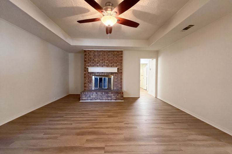 Photo 7 of 19 of 5126 Eagle Nest Dr, Arlington, TX