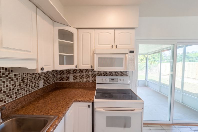 Photo 9 of 30 of 509 Clearfield Rd, Brandon, FL