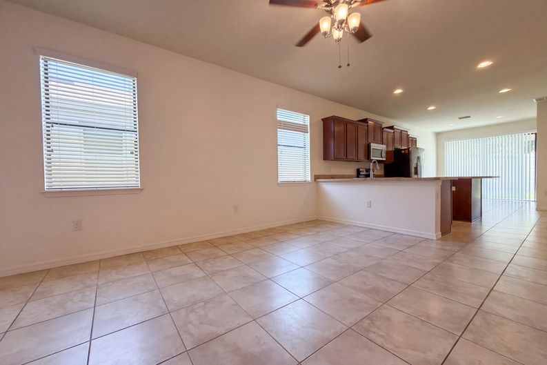 Photo 9 of 47 of 1416 Hickory View Cir, Parrish, FL