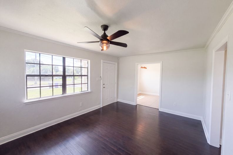 Photo 8 of 19 of 3225 Cleveland Heights Blvd, Lakeland, FL