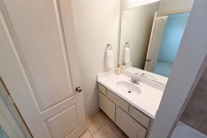 Photo 22 of 36 of 15822 Maple Shores Dr, Houston, TX