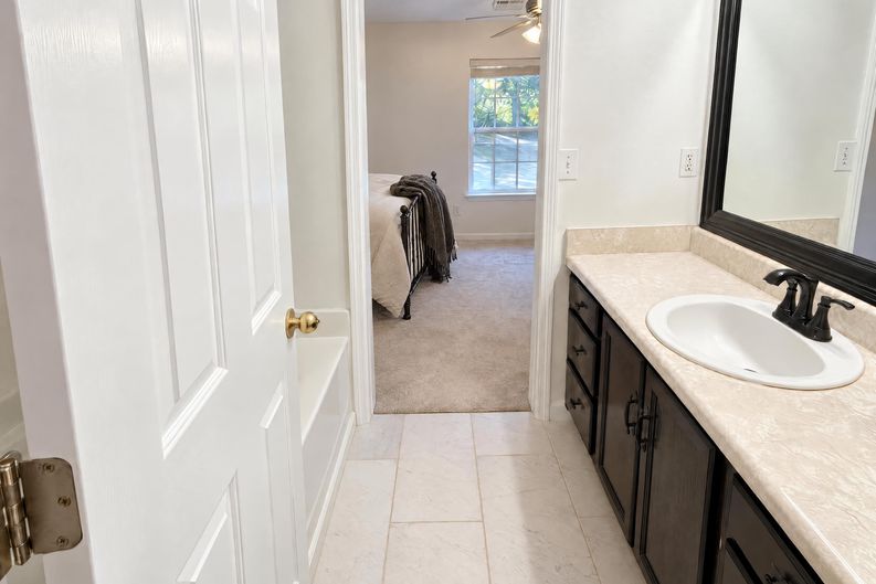 Photo 14 of 18 of 115 Bridgeview Dr, Anderson, SC