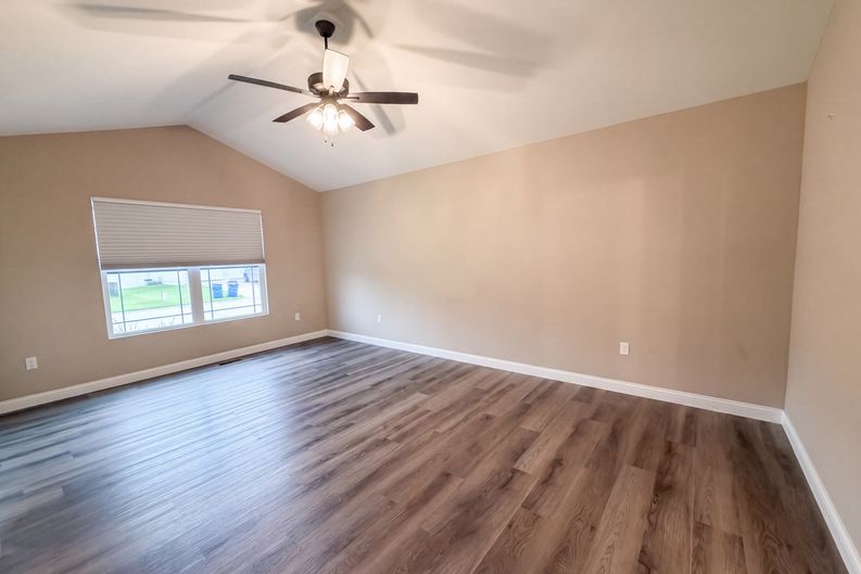 Photo 13 of 20 of 217 Emerald Way W, Granite City, IL