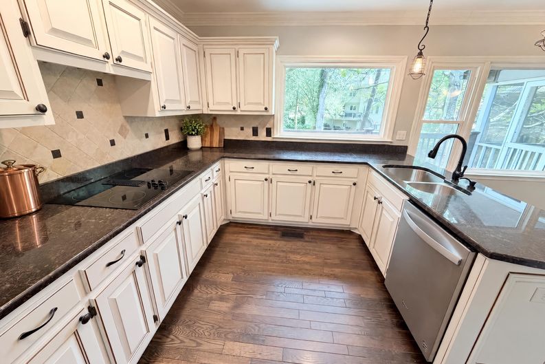 Photo 17 of 58 of 984 Forest Pond Ct, Marietta, GA