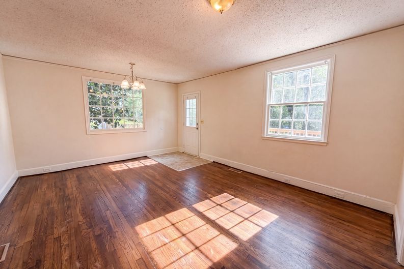 Photo 8 of 17 of 1901 Glenwood Rd, Columbia, SC