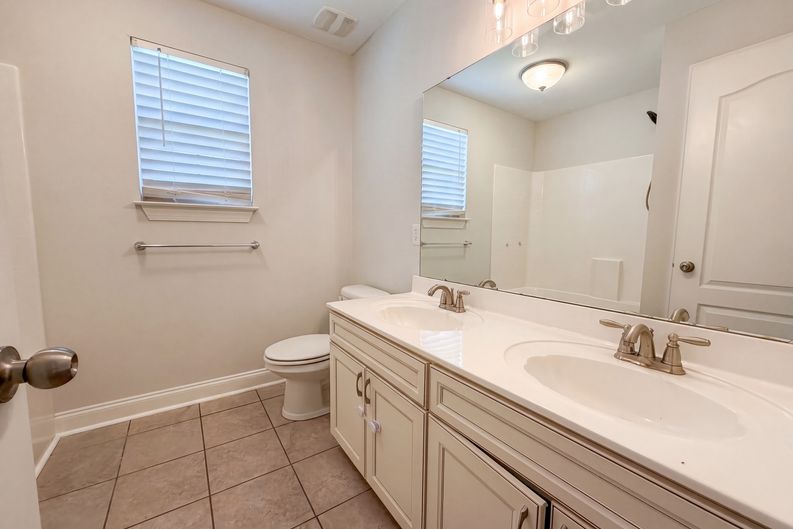 Photo 17 of 26 of 301 Cypresshill Ct, Simpsonville, SC