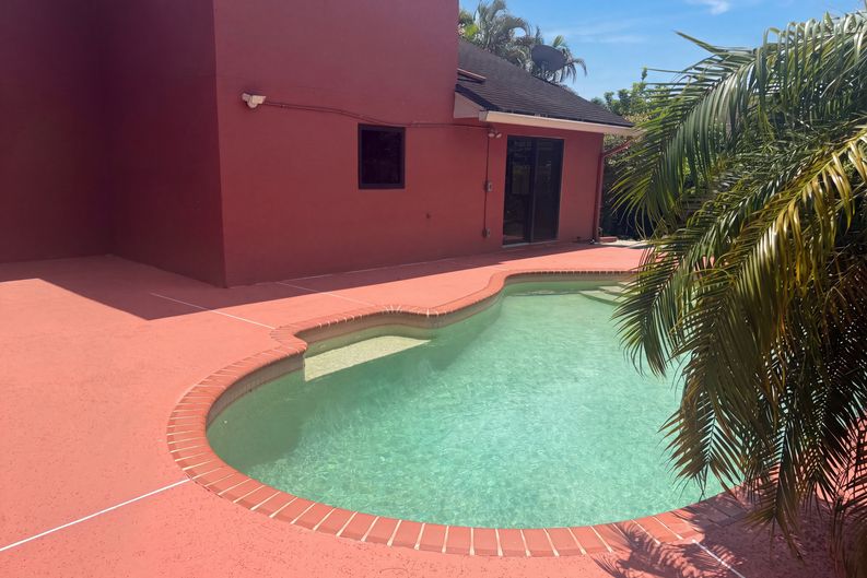 Photo 40 of 47 of 118 Waterway Rd, Royal Palm Beach, FL