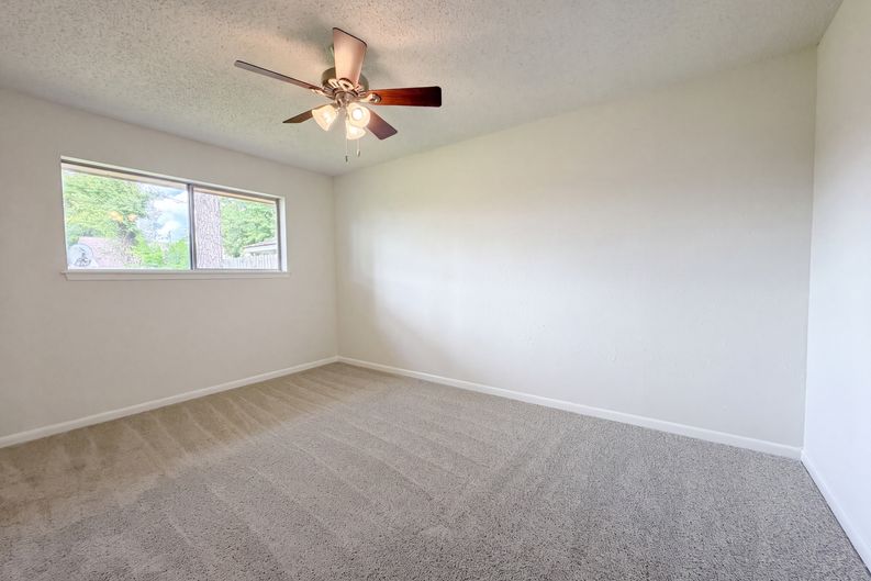 Photo 10 of 17 of 8 Sunnybrook St, Angleton, TX