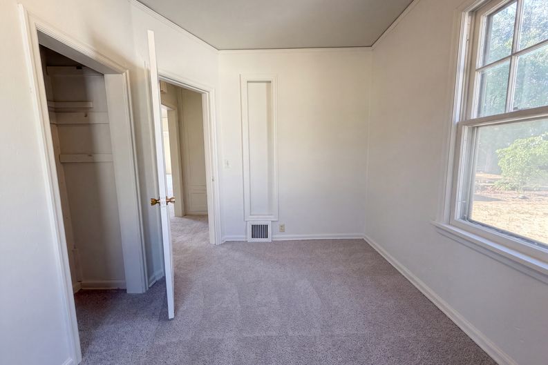 Photo 4 of 20 of 4815 SE 99th Ave, Portland, OR