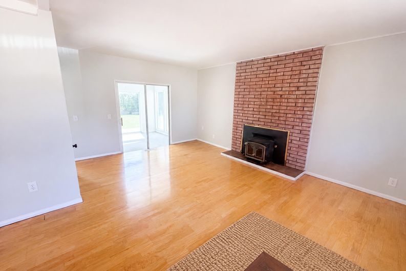 Photo 7 of 16 of 467 Paragon Dr, Troy, MI