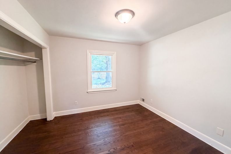 Photo 4 of 23 of 927 Greenlawn Dr, Columbia, SC